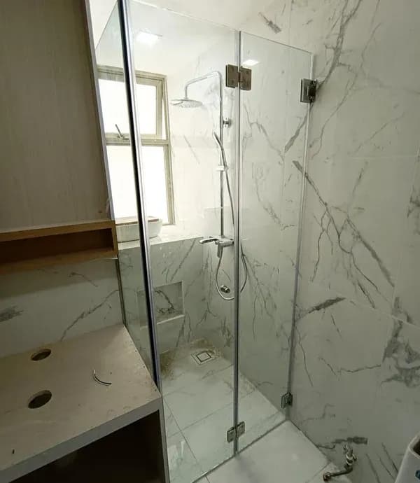 Shower Glass Screens in Singapore: Design, Safety, and Maintenance Tips